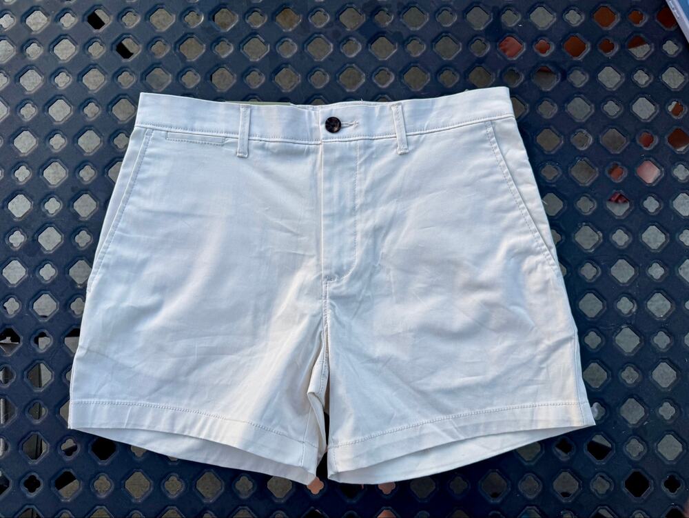Goodfellow & Co Men’s Flat Front Shorts 36 White 5” Inseam Stretch NWT